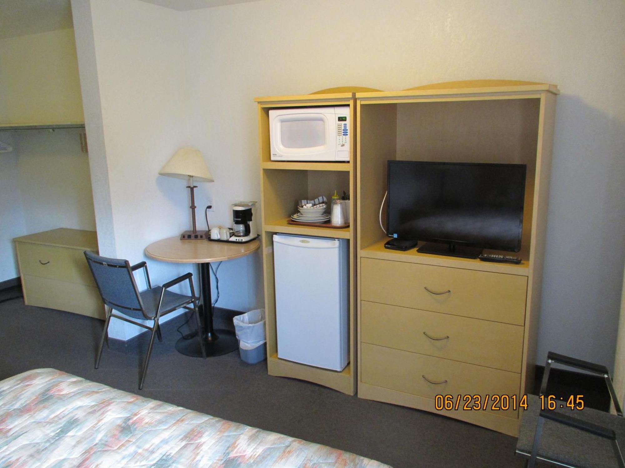 Lazy J Motel Claresholm